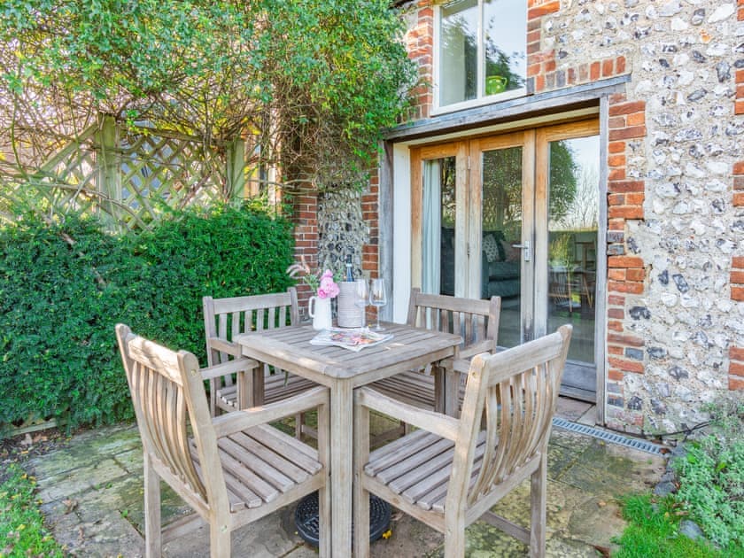 Sitting-out-area | Giddy Cottage - Beachy Head Cottages, East Dean