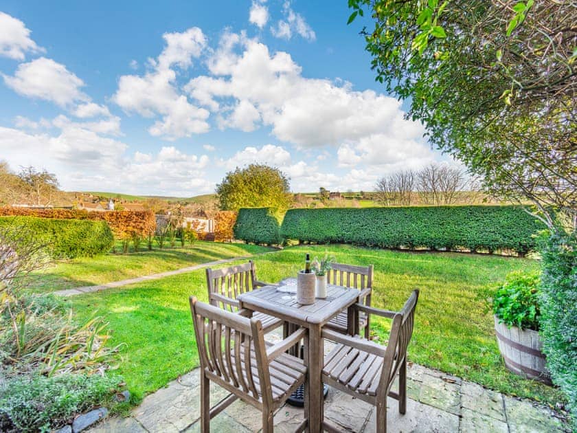 Sitting-out-area | Giddy Cottage - Beachy Head Cottages, East Dean