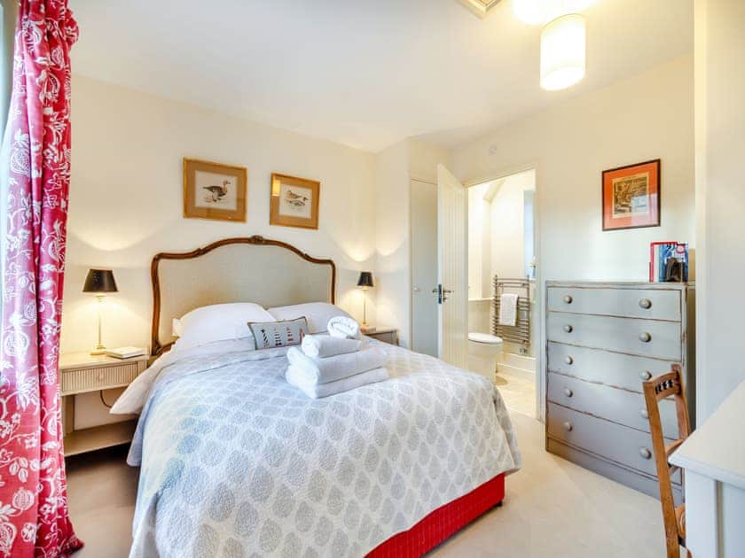 Double bedroom | Folly Cottage - Beachy Head Cottages, East Dean