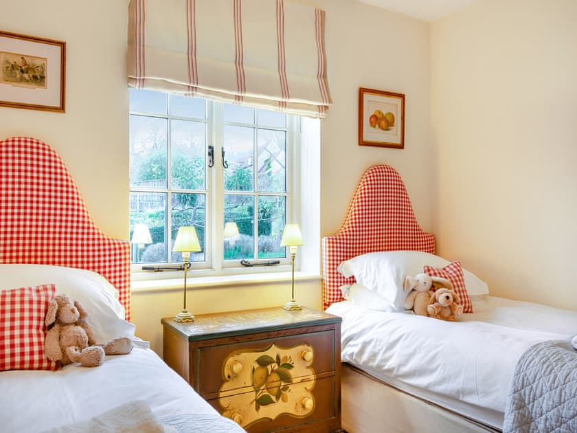 Twin bedroom | Folly Cottage - Beachy Head Cottages, East Dean