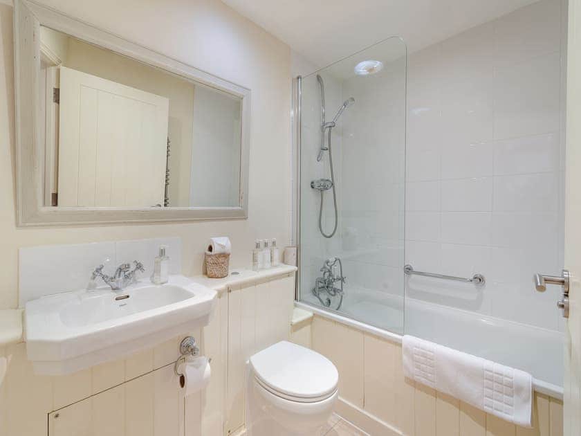 Bathroom | Folly Cottage - Beachy Head Cottages, East Dean