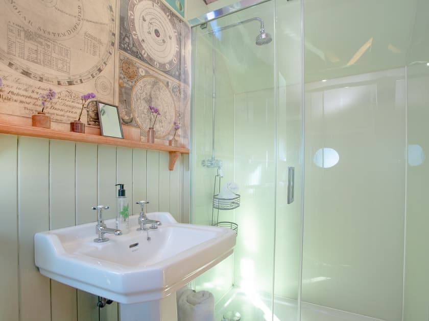 Shower room | The Observatory - Frieda And The Moon, Tresawson, near Looe