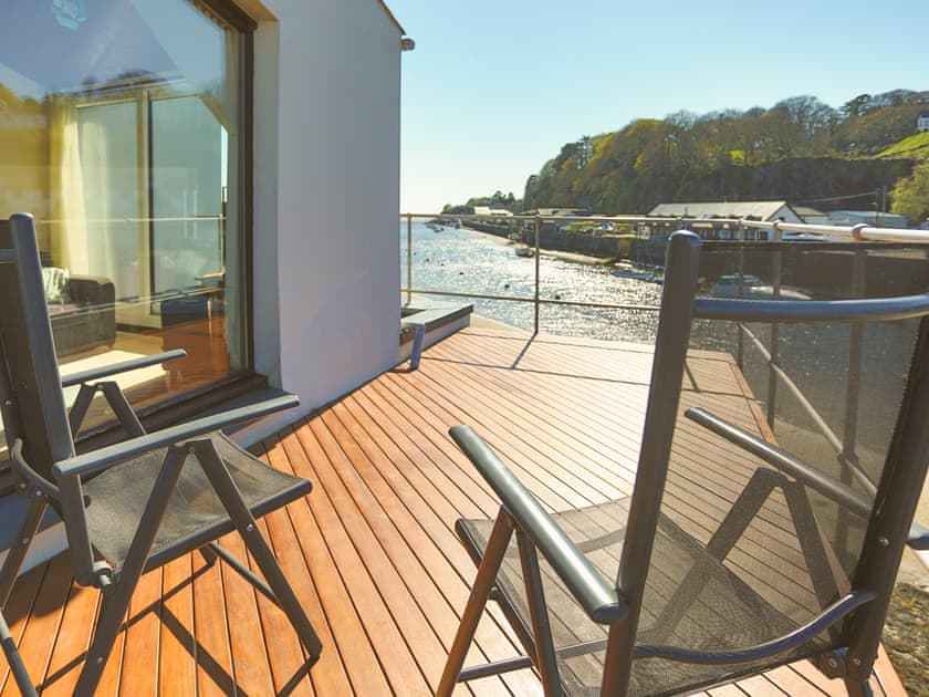 Terrace | Island Views, Porthmadog