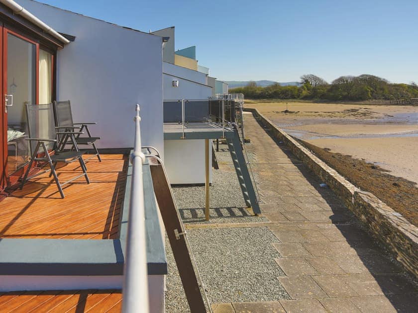 Terrace | Island Views, Porthmadog