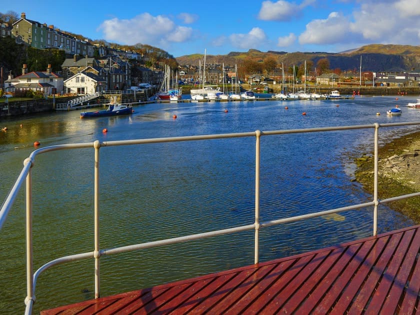 Terrace | Island Views, Porthmadog