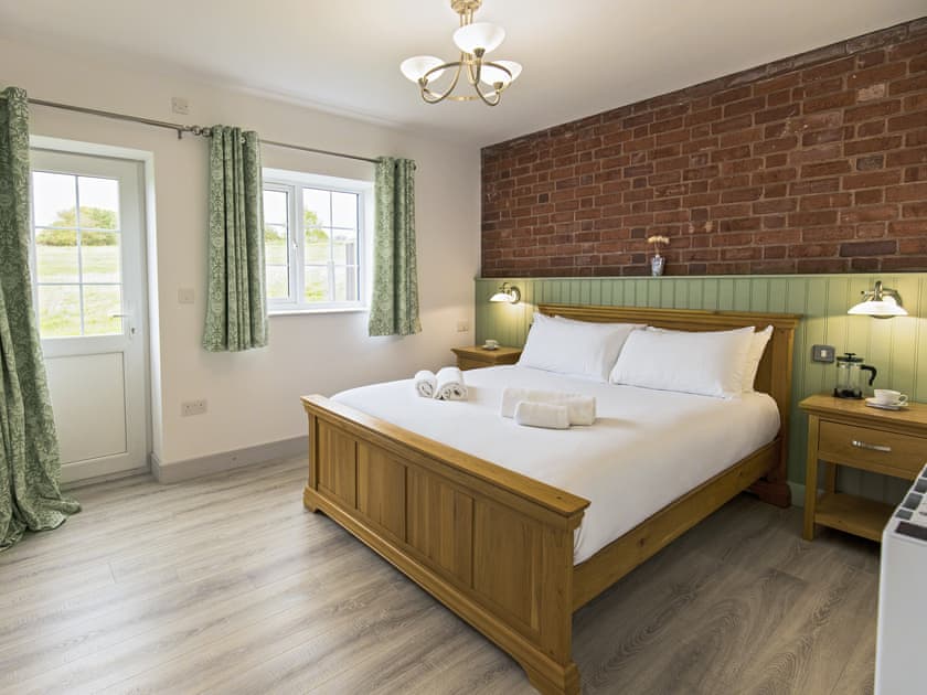 Double bedroom | Foxwhelp - The Old Kennels Holidays, Ledbury