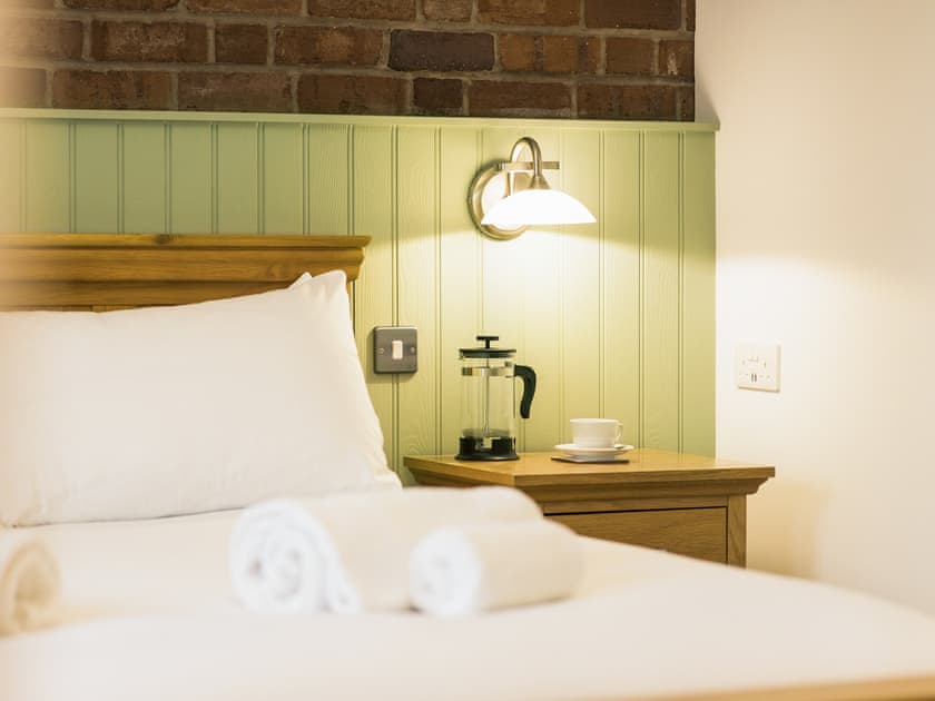 Double bedroom | Foxwhelp - The Old Kennels Holidays, Ledbury