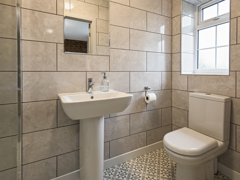 Shower room | Foxwhelp - The Old Kennels Holidays, Ledbury