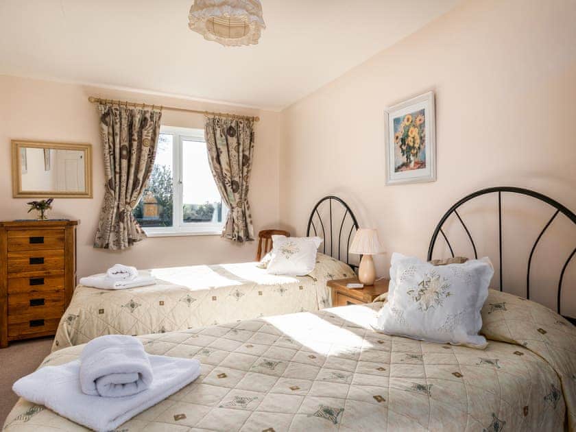 Twin bedroom | Cothi Cottage - Penwern Fach Cottages, Ponthirwaun