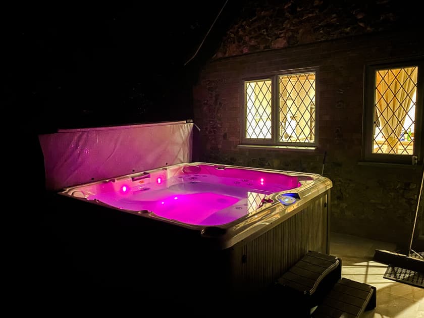 Jacuzzi | Riverside Cottage - Bridge Cottage and Apartments, Brandon