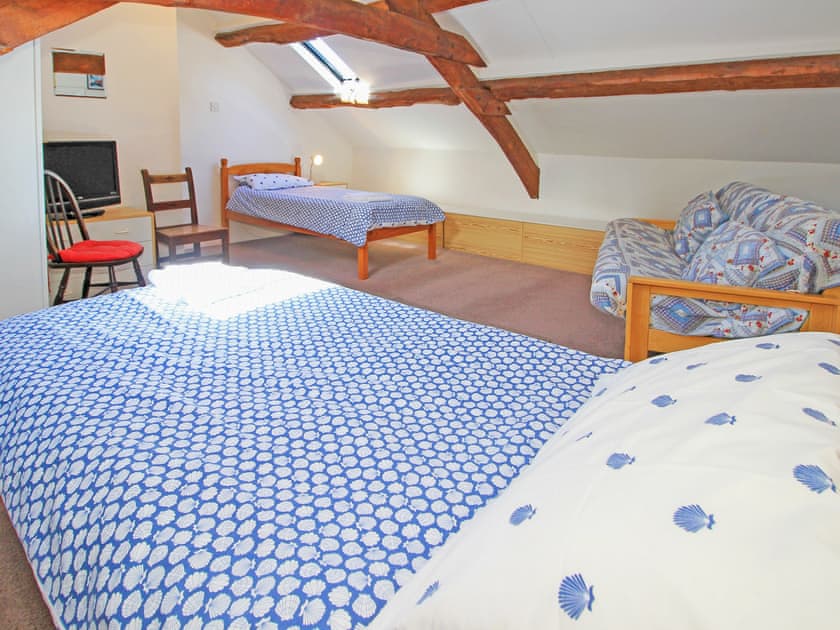 Twin bedroom | Old Byre Cottage, Llanbedr, near Harlech