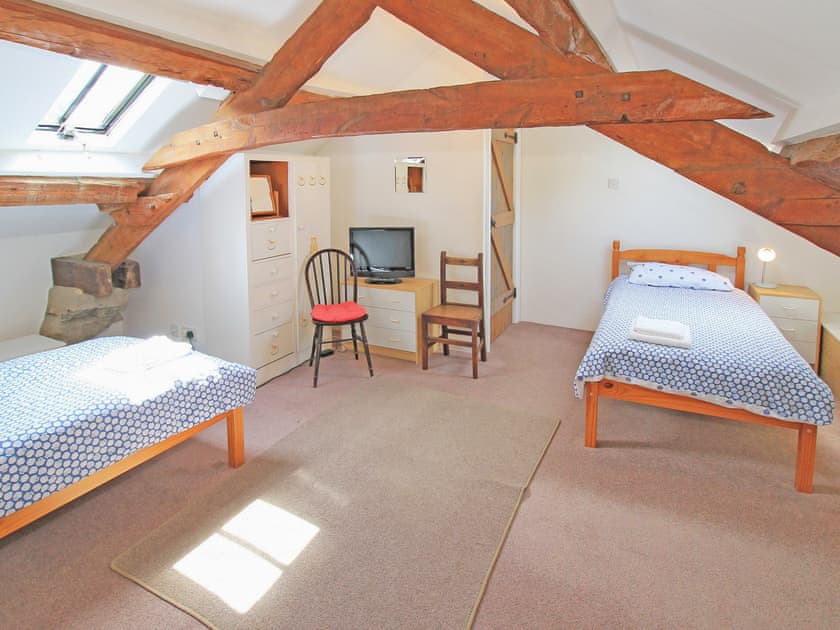 Twin bedroom | Old Byre Cottage, Llanbedr, near Harlech
