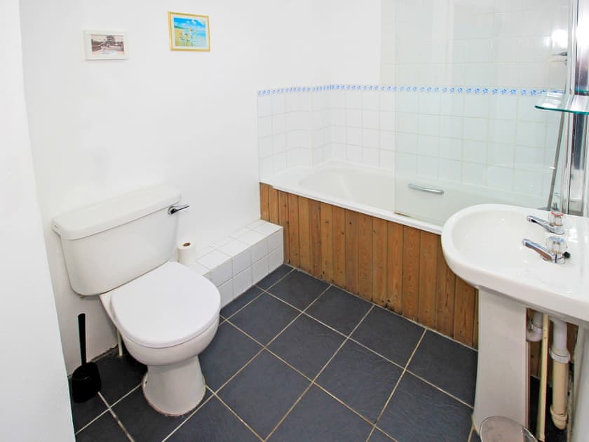 Bathroom | Old Byre Cottage, Llanbedr, near Harlech