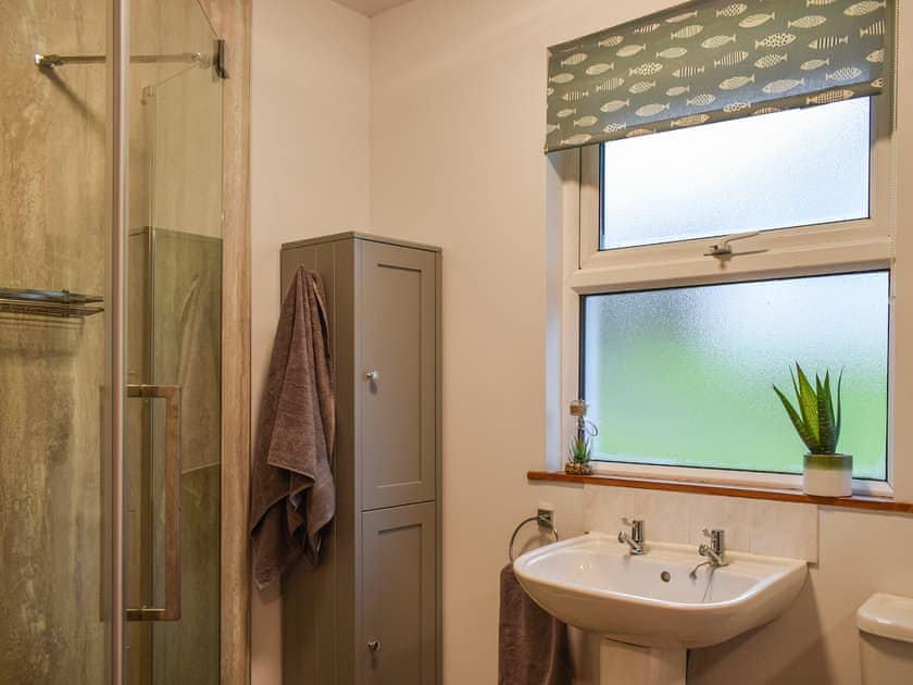 Shower room | Pine Cottage, Killin