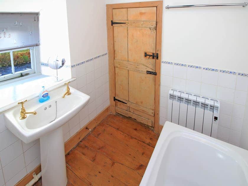 Bathroom | Riverside Cottage Beddgelert, Beddgelert