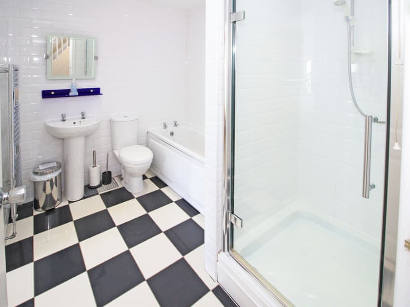 En-suite | The Quarterdeck, Borth Y Guest, Near Porthmadog