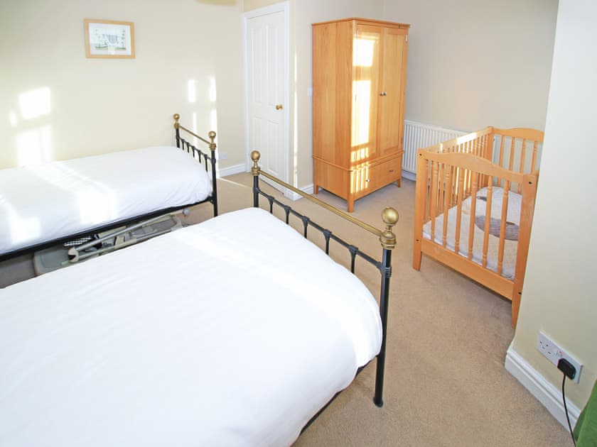 Twin bedroom | The Quarterdeck, Borth Y Guest, Near Porthmadog