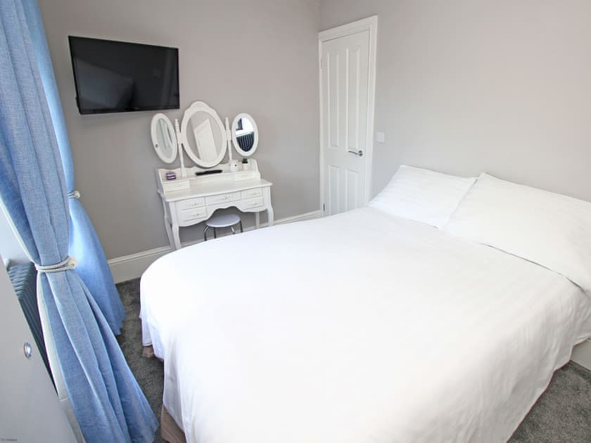 Double bedroom 1 | Shooting Star Cottage, Pentrefelin, near Criccieth