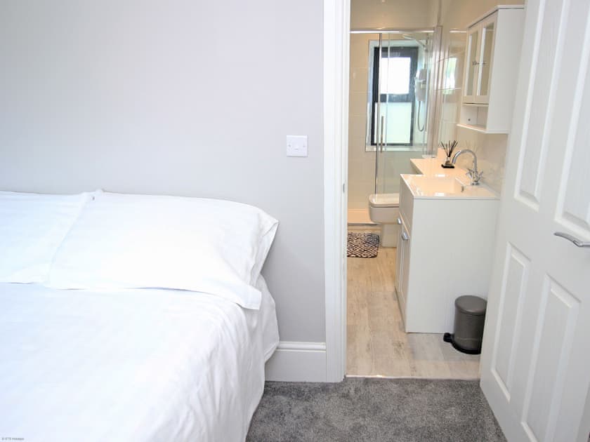 En-suite | Shooting Star Cottage, Pentrefelin, near Criccieth