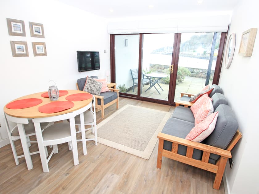 Living room/dining room | Water’s Edge, Porthmadog