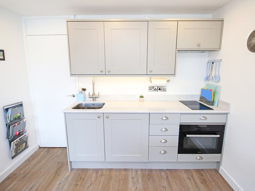 Kitchen area | Water’s Edge, Porthmadog