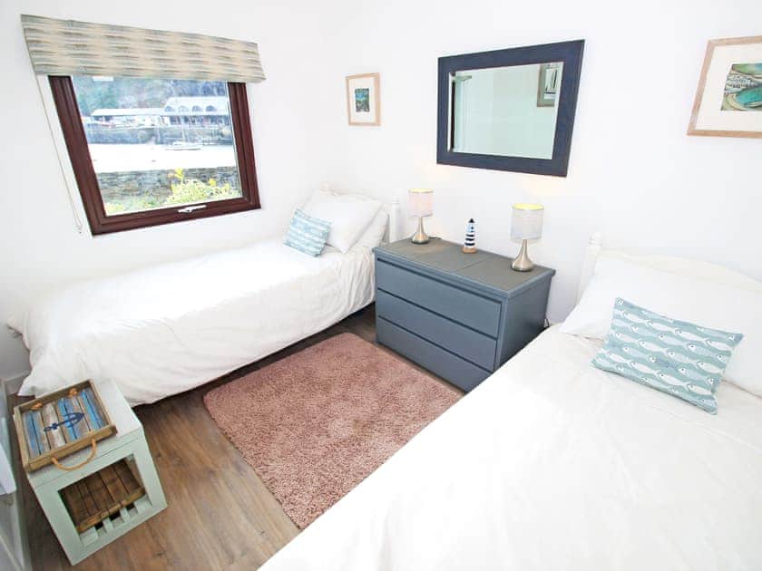Twin bedroom | Water’s Edge, Porthmadog