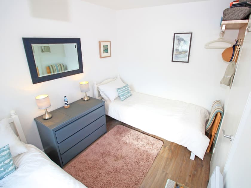Twin bedroom | Water’s Edge, Porthmadog
