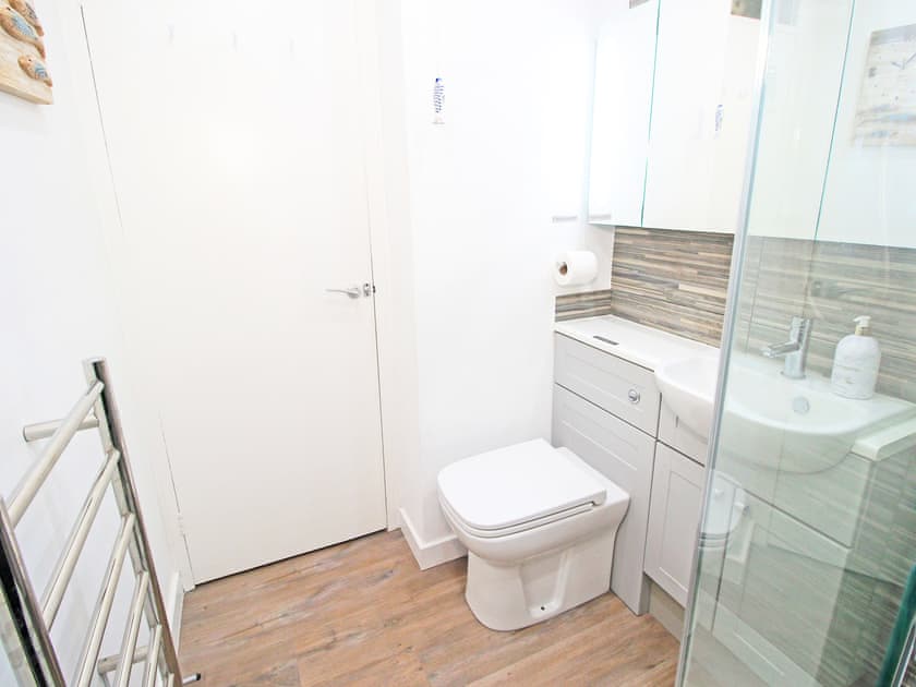 Shower room | Water’s Edge, Porthmadog