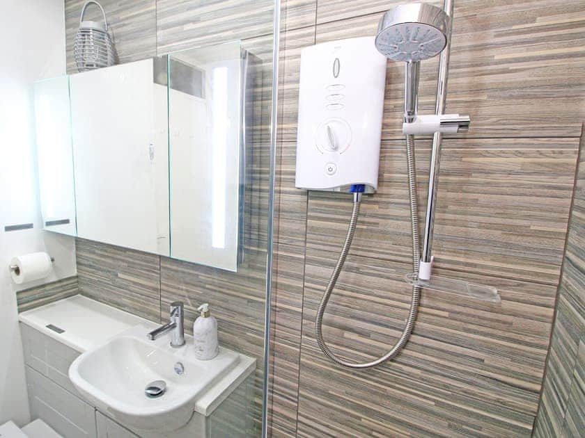Shower room | Water’s Edge, Porthmadog