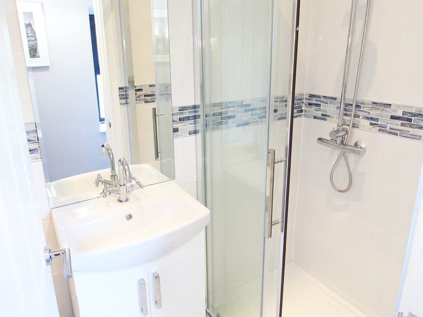Shower room | Shooting Star Cottage, Pentrefelin, near Criccieth