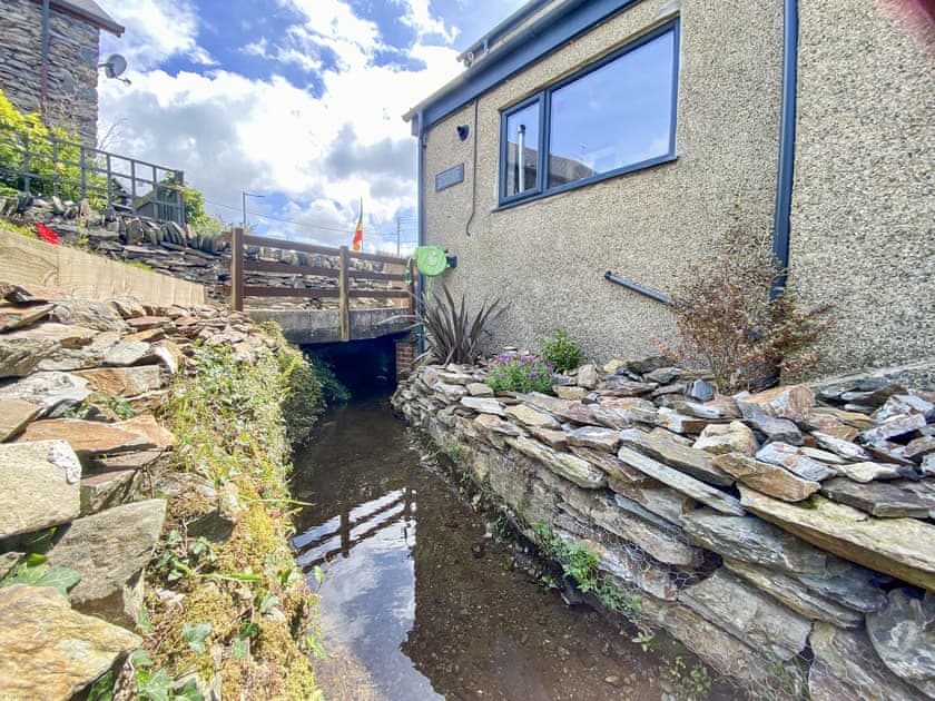 Garden and grounds | Shooting Star Cottage, Pentrefelin, near Criccieth