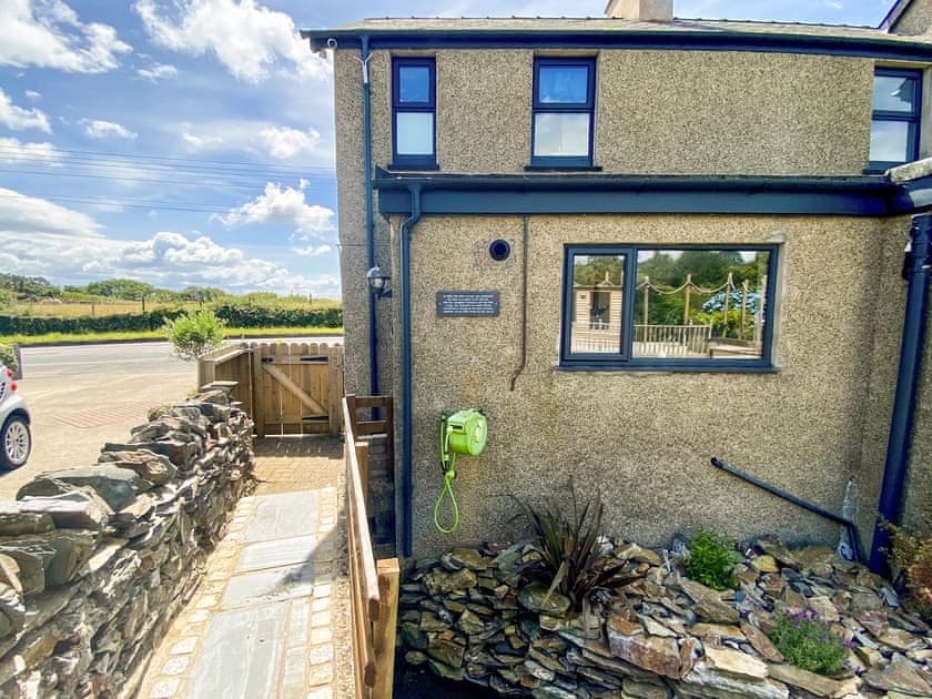 Exterior | Shooting Star Cottage, Pentrefelin, near Criccieth