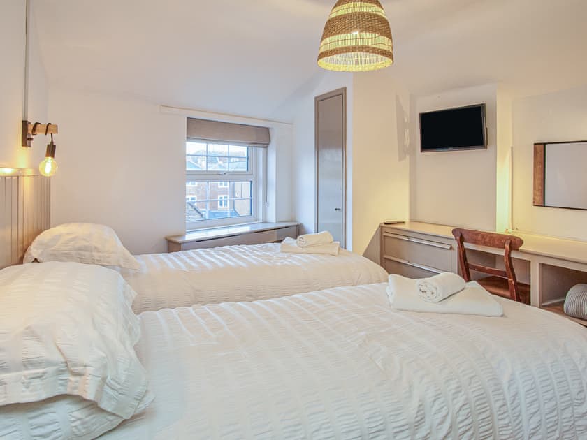 Twin bedroom | Insignia, Cowes