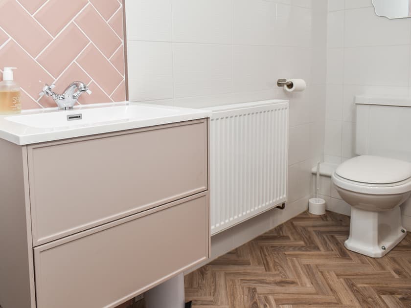 Bathroom | Little Hive - Stubley Hollow Farm, Dronfield