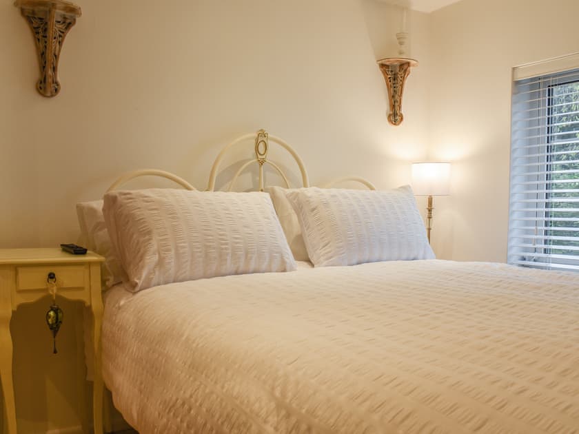 Double bedroom | Pippin Cottage, Bures