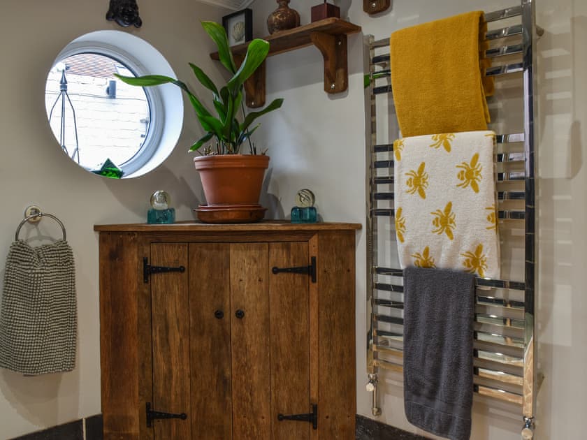 Shower room | Pippin Cottage, Bures