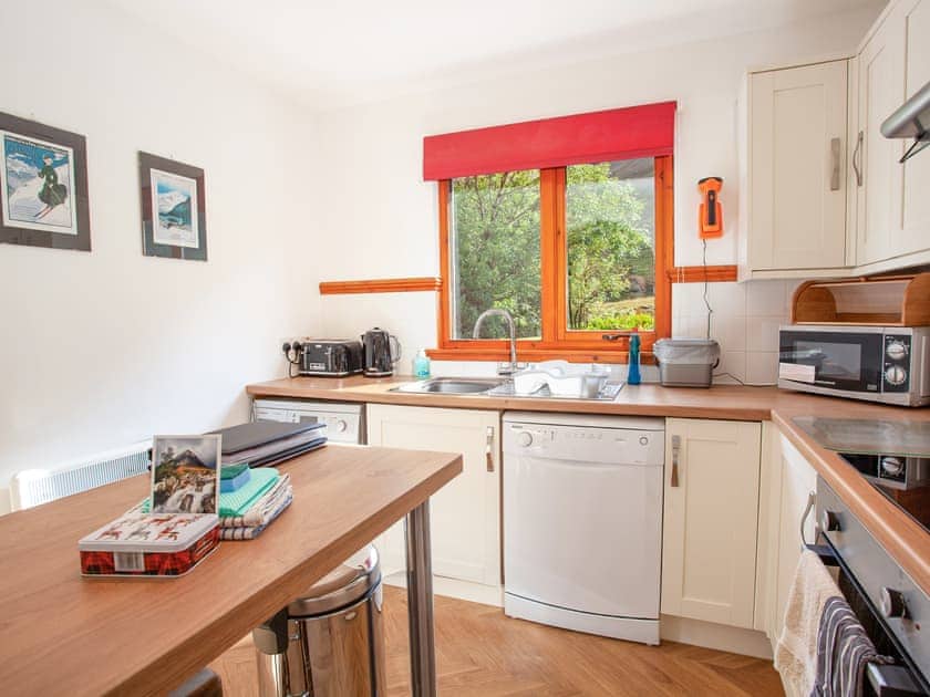 Kitchen/diner | Bidean Cottage - Glencoe Mountain Cottages, Glencoe