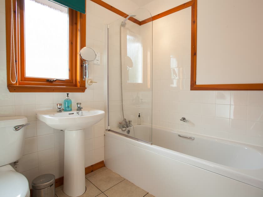 Bathroom | Bidean Cottage - Glencoe Mountain Cottages, Glencoe