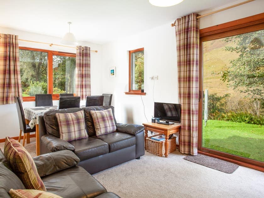 Living room/dining room | Aonach Cottage - Glencoe Mountain Cottages, Glencoe