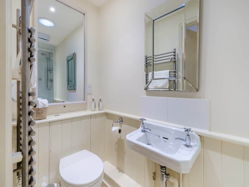 En-suite | Thyme Cottage - Beachy Head Cottages, East Dean