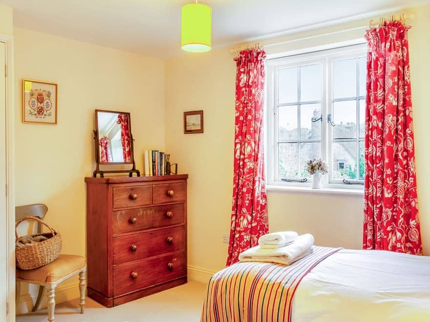Twin bedroom | Thyme Cottage - Beachy Head Cottages, East Dean