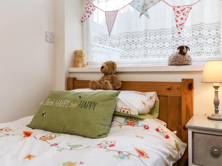 Single bedroom | Queen Bower Farm Lodge, Alverstone, near Sandown