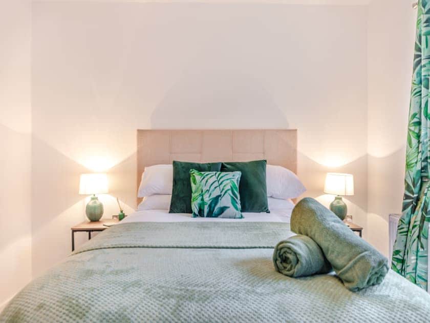 Double bedroom | Victoria’s Retreat - Lincoln Retreats, Lincoln