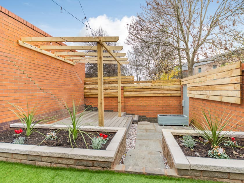 Decking | Victoria’s Retreat - Lincoln Retreats, Lincoln