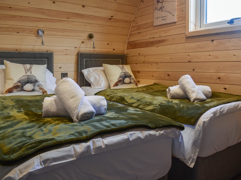 Triple bedroom | Lakeview Lodge - Hillcroft Farm Pods, Crowhurst