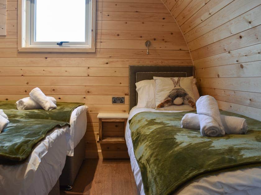 Triple bedroom | Lakeview Lodge - Hillcroft Farm Pods, Crowhurst