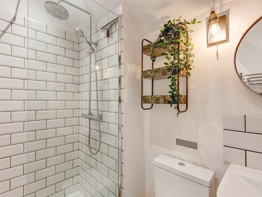 Shower room | Bella’s Cottage, Stiffkey