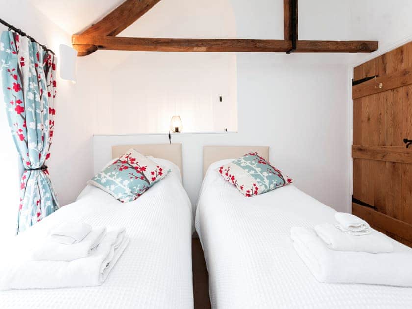 Twin bedroom | Harvey Cottage, Barney