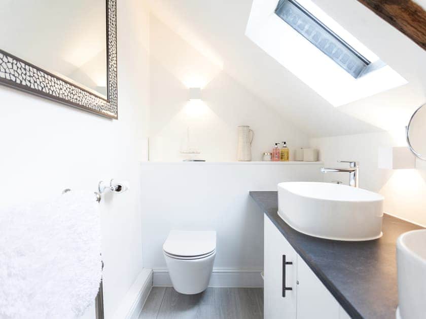 Bathroom | Harvey Cottage, Barney