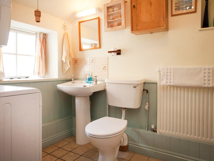 Shower room | Honey Barrell Cottage, Stiffkey